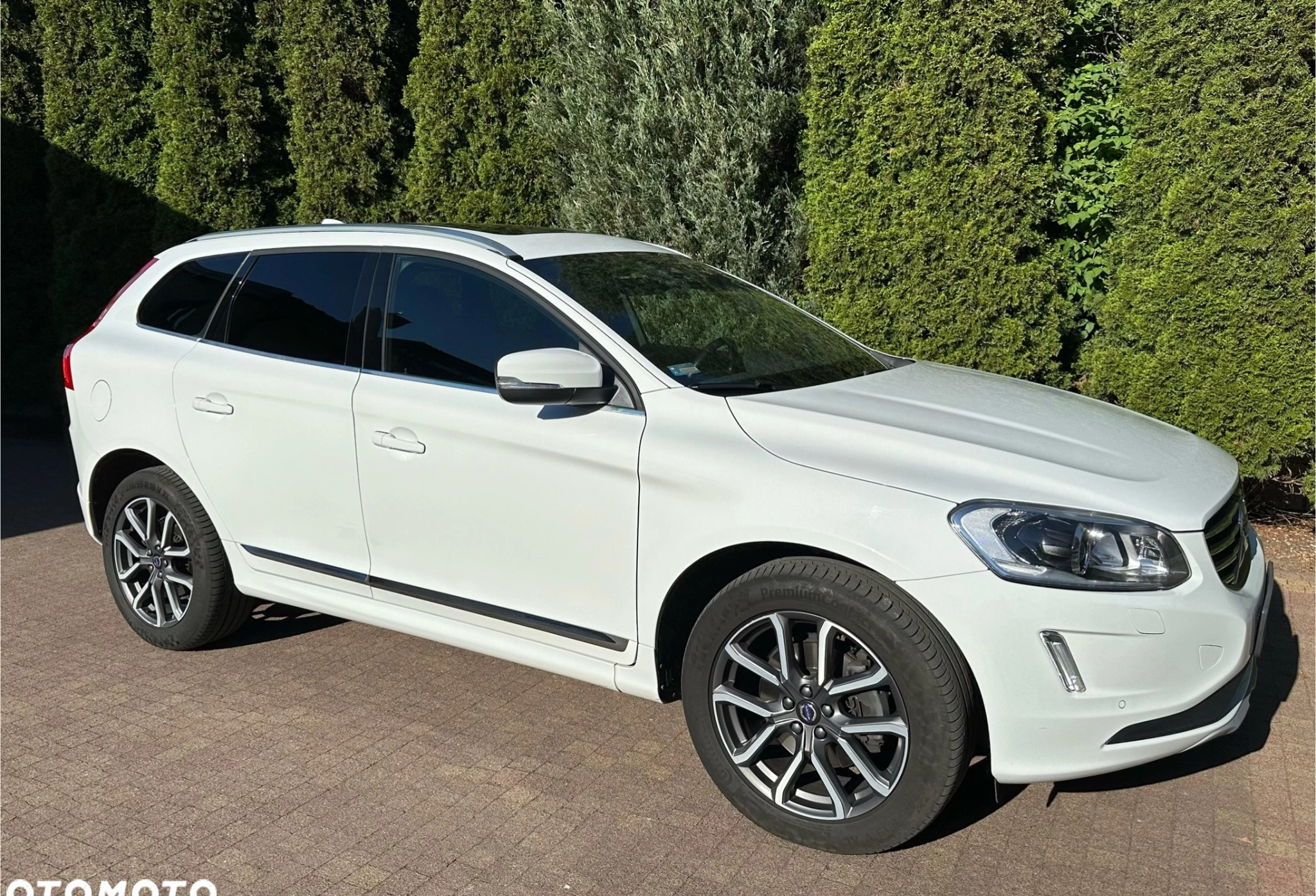 Volvo XC 60 cena 125000 przebieg: 159900, rok produkcji 2017 z Warszawa małe 497